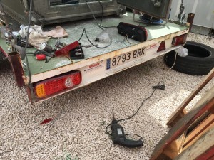 Colocación de faros en el remolque